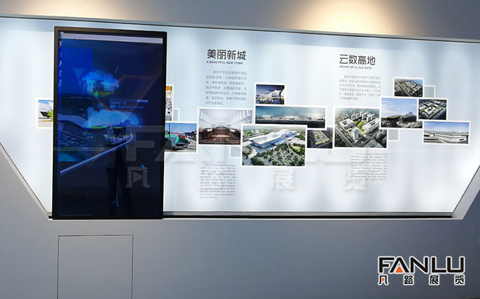 科技展廳設(shè)計(jì)新型的展示手段-移動(dòng)滑軌屏