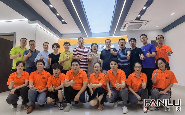 鼎盛咨詢周老師及各位企業家來到凡路展覽指導工作