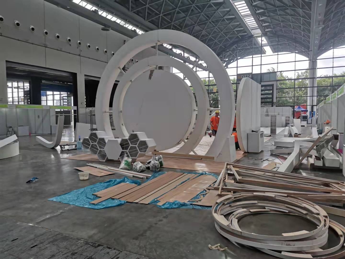 展會展臺搭建第一天主要是做什么？